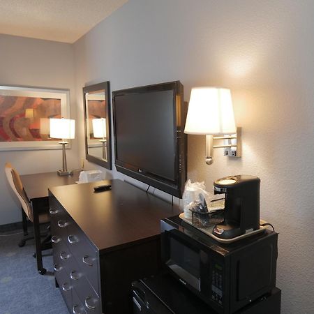 מלון Baymont By Wyndham Flint Airport North מראה חיצוני תמונה