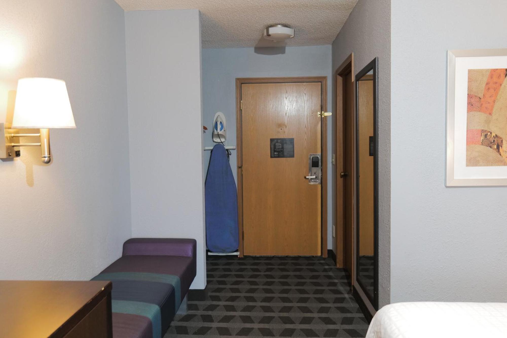מלון Baymont By Wyndham Flint Airport North מראה חיצוני תמונה