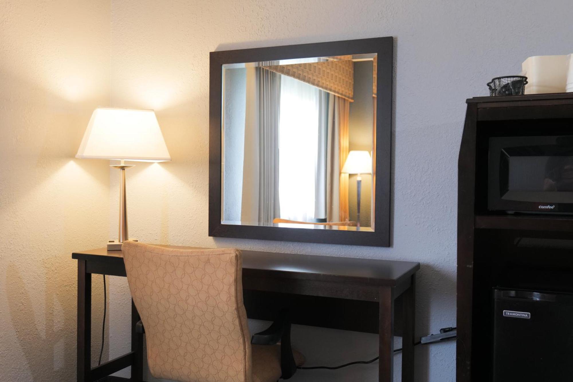 מלון Baymont By Wyndham Flint Airport North מראה חיצוני תמונה