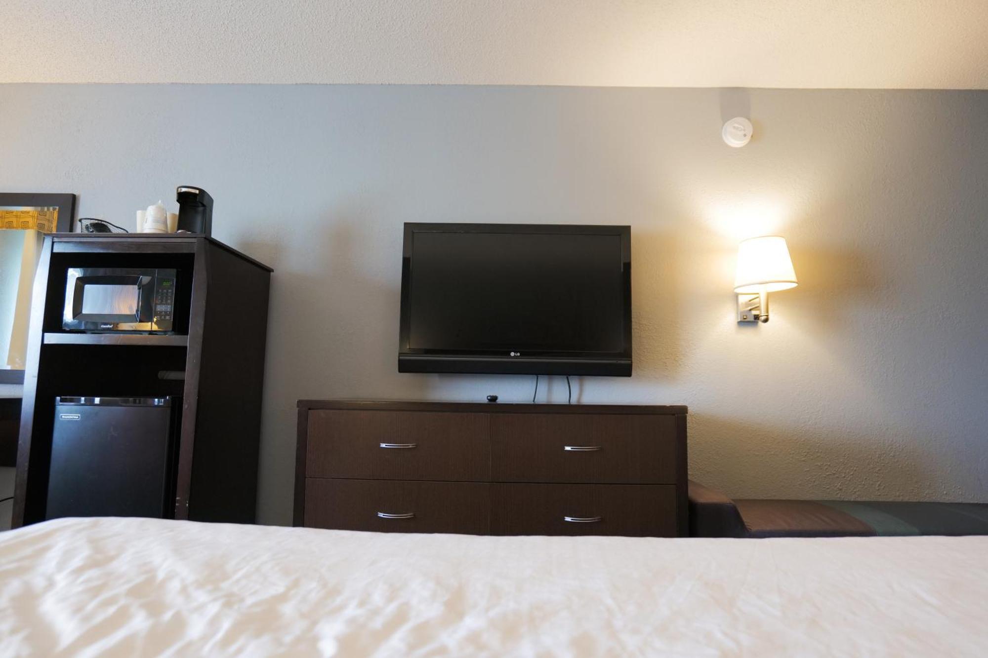 מלון Baymont By Wyndham Flint Airport North מראה חיצוני תמונה