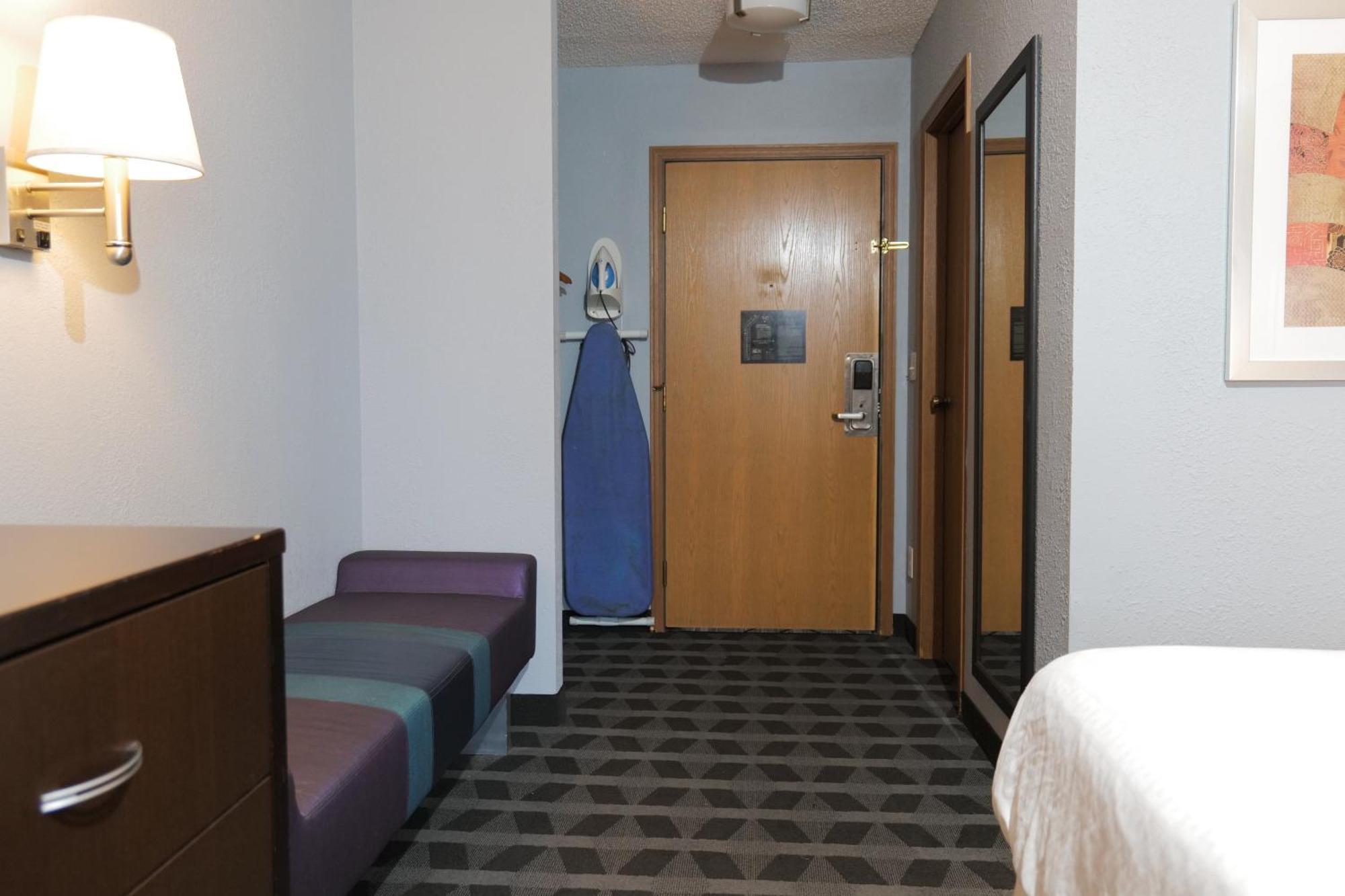 מלון Baymont By Wyndham Flint Airport North מראה חיצוני תמונה