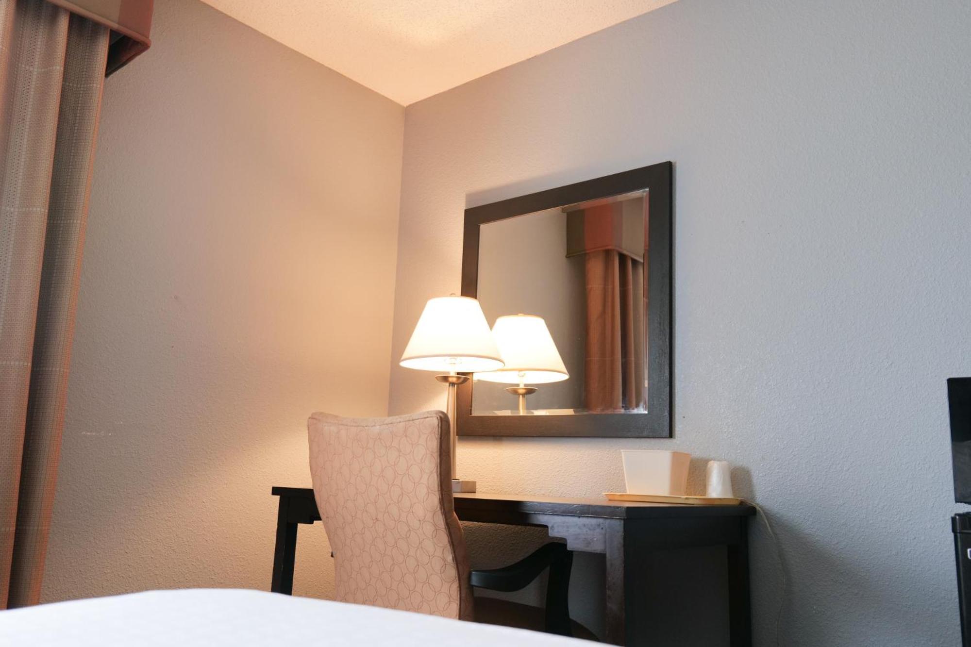 מלון Baymont By Wyndham Flint Airport North מראה חיצוני תמונה