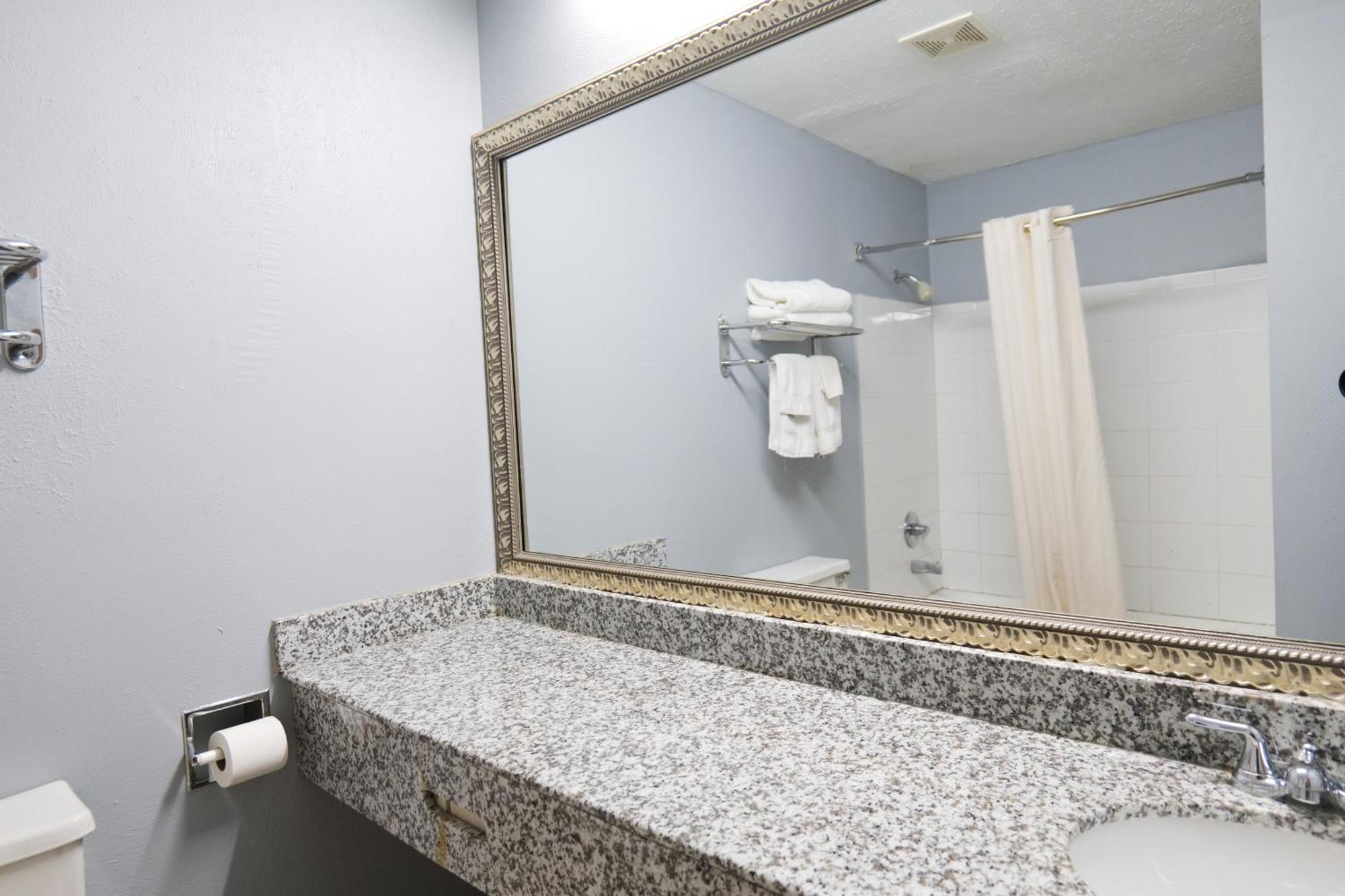 מלון Baymont By Wyndham Flint Airport North מראה חיצוני תמונה