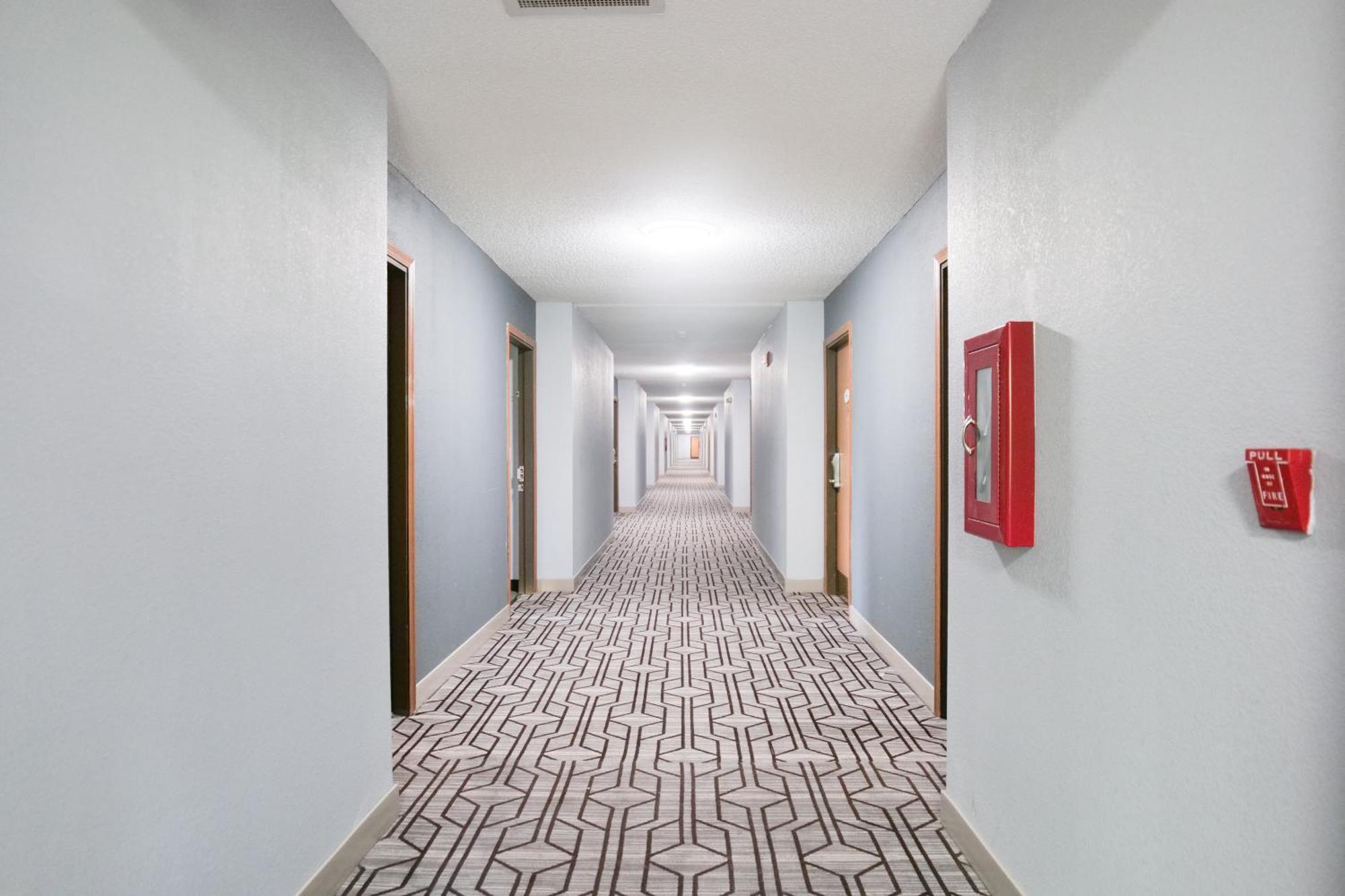 מלון Baymont By Wyndham Flint Airport North מראה חיצוני תמונה
