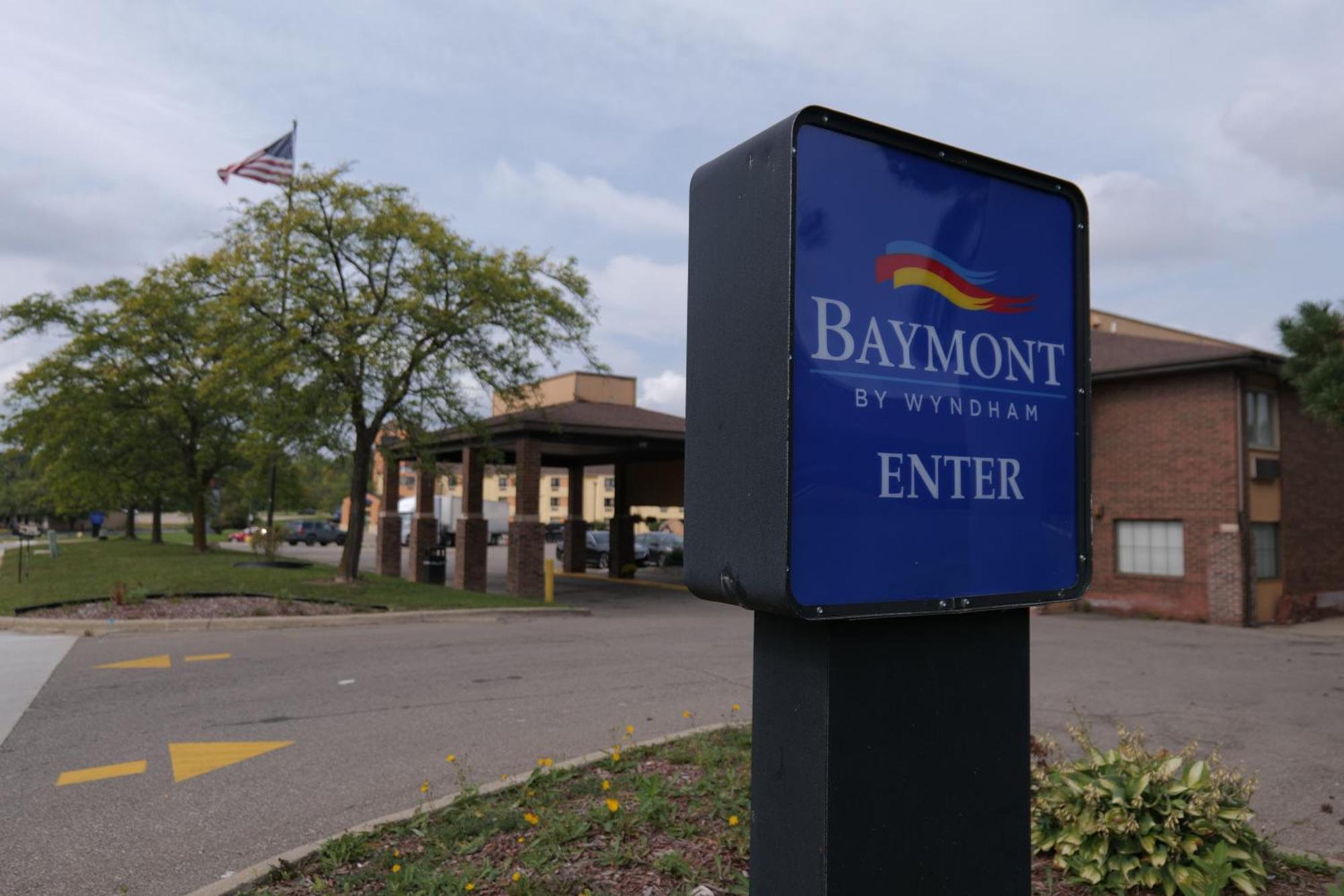 מלון Baymont By Wyndham Flint Airport North מראה חיצוני תמונה