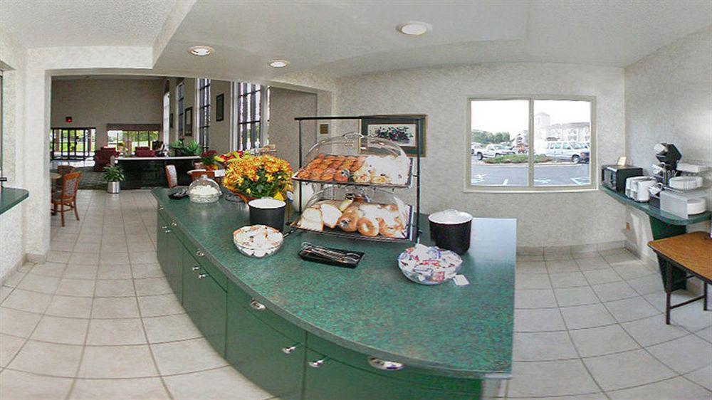 מלון Baymont By Wyndham Flint Airport North מראה חיצוני תמונה