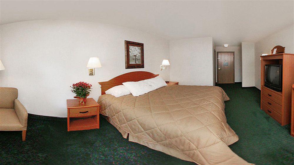 מלון Baymont By Wyndham Flint Airport North מראה חיצוני תמונה